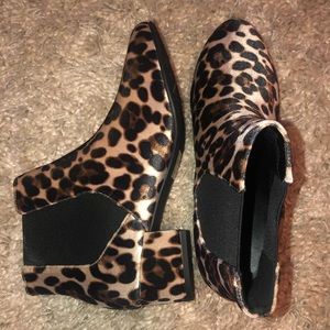 Silky Cheetah ankle booties ✨